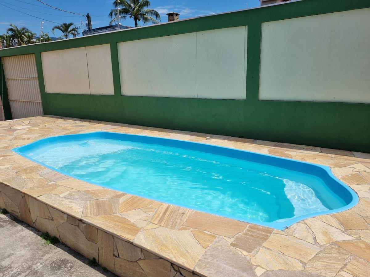 Confortavel Casa Com Piscina E Churrasqueira A 100M Da Praia 까라과따뚜바 외부 사진