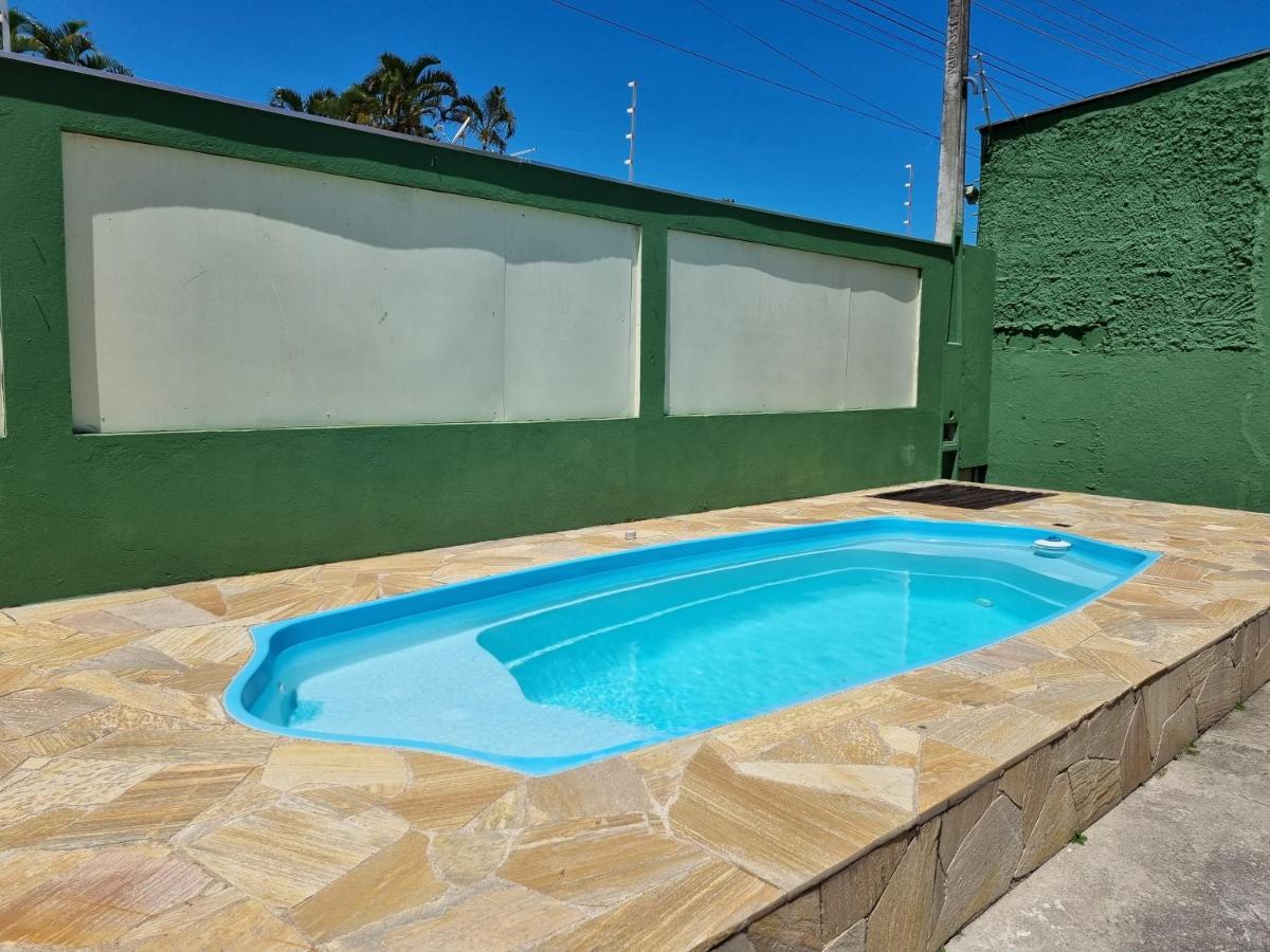 Confortavel Casa Com Piscina E Churrasqueira A 100M Da Praia 까라과따뚜바 외부 사진